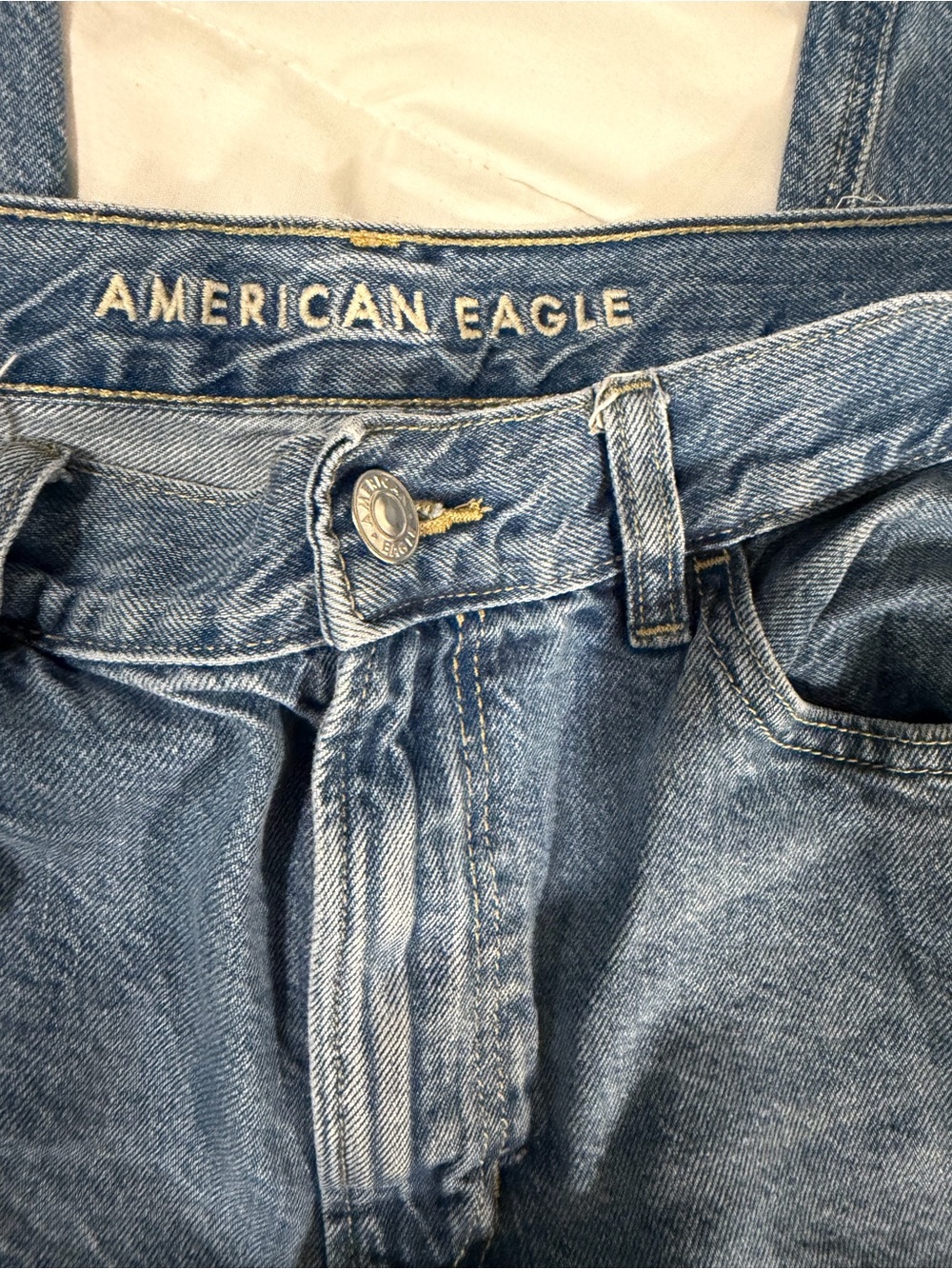 American Eagle Outfitters woman’s Mom jean Light Blue Denim Jeans Size 10